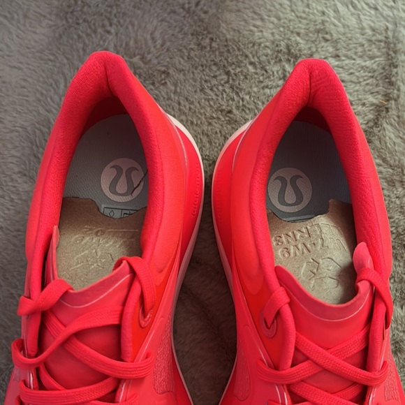 Lululemon Chargefeel workout low sneakers size 8.5 color:flare pink - Picture 4 of 5